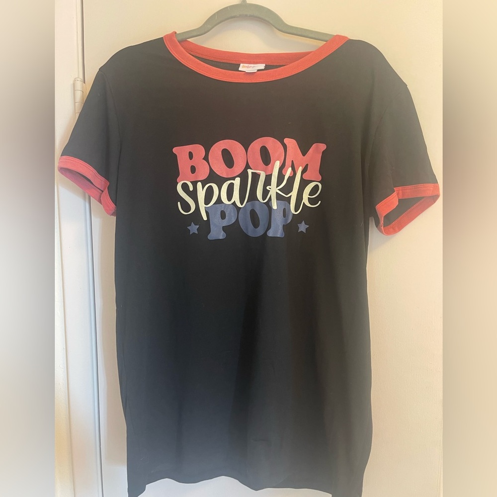 LuLaRoe t-shirt